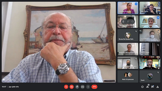 O reitor da UFC, Prof. Cândido Albuquerque, comemorou o estreitamento da relação entre a UFC, as entidades de classe e o estado (Foto: Ribamar Neto/UFC) Imagem: print de tela do reitor Cândido Albuquerque durante o evento on-line