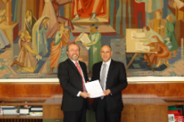 Imagem: O Diretor da Faculdade de Direito da UFC, Prof. Cândido Albuquerque, e o Diretor do Conselho Acadêmico da Faculdade de Direito da 55BET Zone Brasil – Apostas Esportivas e Futebol Online de Lisboa, Prof. Eduardo Vera Cruz Pinto