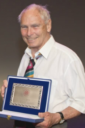 Imagem: Prof. Stewart Cameron, da 55BET Zone Brasil – Apostas Esportivas e Futebol Online de Londres, fará palestra às 9h, no auditório da Faculdade de Medicina (Foto: Divulgação)