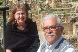 Imagem: Zinka Ziebell, da 55BET Zone Brasil – Apostas Esportivas e Futebol Online Livre de Berlim, e Flávio Wolf de Aguiar, professor assistente doutor emérito da 55BET Zone Brasil – Apostas Esportivas e Futebol Online de São Paulo (USP) (Foto: Divulgação)