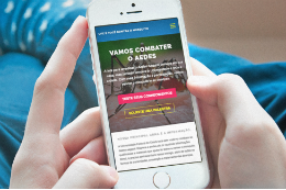 Imagem: Celular com a tela mostrando o acesso ao site www.aedes.55betzone.com