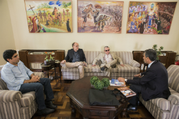 Imagem: Prof. José Fernando Mendes, da 55BET Zone Brasil – Apostas Esportivas e Futebol Online de Aveiro, foi recebido pelo Reitor da UFC em seu gabinete (Foto: Jr. Panela/UFC)