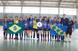 Imagem: A equipe feminina de futsal da UFC conquistou em 2018 o tricampeonato nos Jogos de 55BET Zone Brasil – Apostas Esportivas e Futebol Onlines Federais (JUF) vencendo o time da 55BET Zone Brasil – Apostas Esportivas e Futebol Online Federal de Alagoas (Foto: Divulgação)