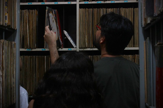A Discoteca da Universitária estará aberta para visitação mediada, em que radialistas da casa conduzirão o público por um acervo de discos que faz parte da memória musical do Ceará (Foto: Procult/UFC) Fotografia da Discoteca da Rádio Universitária (Foto: Procult/UFC)