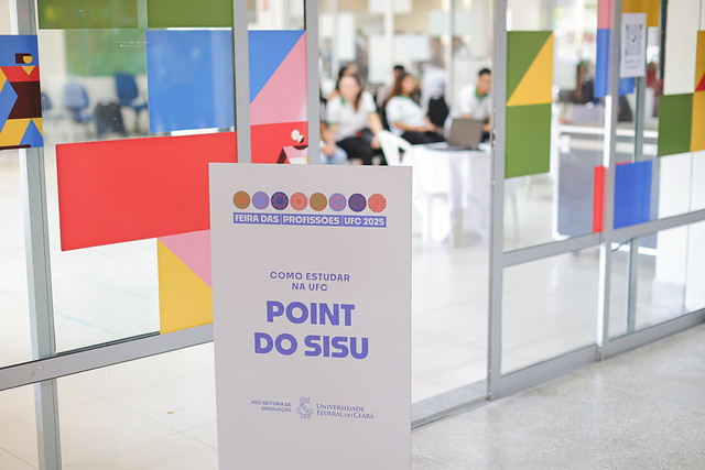 Vários espaços de atendimento e informações foram aprimorados na edição deste ano, como o Point do Sisu, que foi transferido para um local mais central e silencioso (Foto: Ribamar Neto/UFC) Point do Sisu (Fotografia: Ribamar Neto)