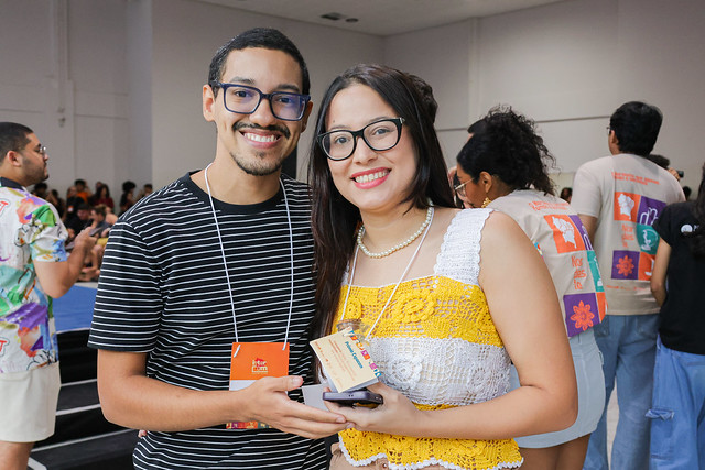 Imagem: Fotografia deAndressa Macedo Chagas e Mateus Lima de Sousa, recém-graduados em Publicidade e Propaganda (foto: Ribamar Neto/UFC)
