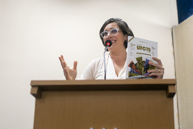 A titular da UFC Informa, Kamila Fernandes, disse que a ideia foi conta a história de pessoas que tiveram a vida transformada pela UFC e que também transformaram a universidade (Foto: Viktor Braga/UFC) ft 250718 revista2 gr