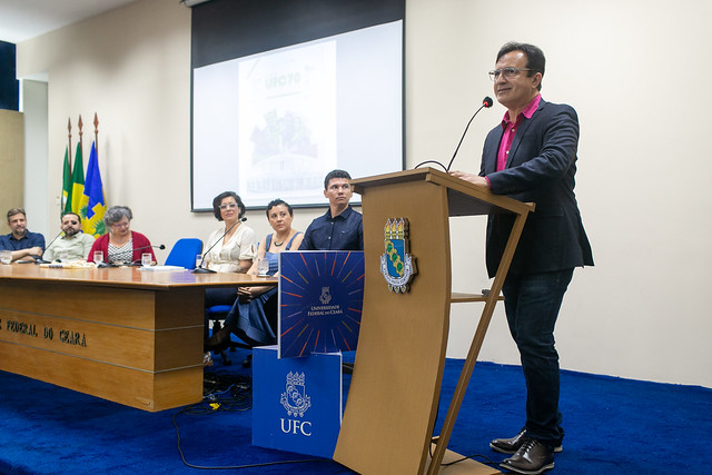 O reitor Custódio Almeida parabenizou a equipe da UFC Informa pelo trabalho e ressaltou a confiança e a autonomia que o setor teve para a produção da revista (Foto: Viktor Braga/UFC) ft 250718 revista6 gr