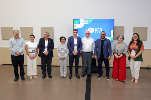 Imagem: Foto das autoridades presentes ao evento