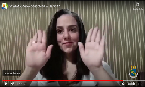 Imagem: Participante da Rede Surdos-CE usa Libras para passar conteúdo informativo sobre pandemia (Reprodução site redesurdosce.55betzone.com)