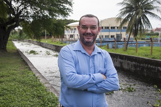 Prof. Daniel Albieiro, que desenvolveu a máquina quando era docente do Departamento de Engenharia Agrícola da UFC (Foto: Ribamar Neto/UFC) Imagem: Prof. Daniel Albieiro, que desenvolveu a máquina quando era docente do Departamento de Engenharia Agrícola da UFC (Foto: Ribamar Neto/UFC)