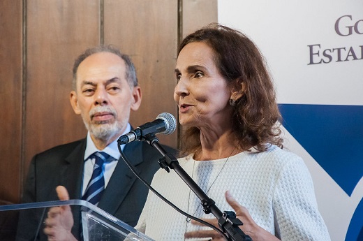 Vice-governadora do Ceará, Izolda Cela, disse que a criação do Centro institucionaliza ainda mais a parceria do Governo do Estado com a UFC (Foto: Ribamar Neto/UFC. Registro feito em dezembro de 2017, antes da pandemia) Imagem: Vice-governadora do Ceará, Izolda Cela, disse que a criação do Centro institucionaliza ainda mais a parceria do Governo do Estado com a UFC (Foto: Ribamar Neto/UFC. Registro feito em dezembro de 2017, antes da pandemia)