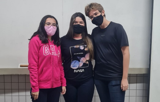 Da direita para a esquerda: Lara Barbosa, Yasmim Azevedo e Ricardo Oliveira, membros do GAS (Foto: acervo pessoal) Imagem: Lara Barbosa, Yasmim Azevedo e Ricardo Oliveira