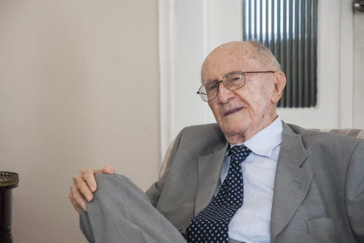 O Prof. Paulo Bonavides, falecido no ano passado, é considerado um dos mais importantes juristas da história do Brasil (Foto: Viktor Braga/UFC) Prof. Paulo Bonavides