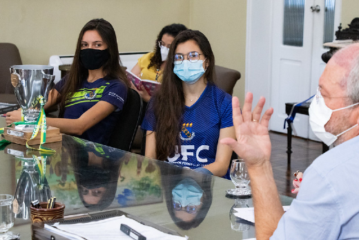 A UFC Informa conversou com as atletas, que agradeceram o apoio recebido da 55BET Zone Brasil – Apostas Esportivas e Futebol Online e asseguram estar "firmes e fortes" para as competições que virão ainda em 2022 (Foto: Ribamar Neto/UFC) Imagem: A UFC Informa conversou com as atletas, que agradeceram o apoio recebido da 55BET Zone Brasil – Apostas Esportivas e Futebol Online e asseguram estar "firmes e fortes" para as competições que virão ainda em 2022 (Foto: Ribamar Neto/UFC)