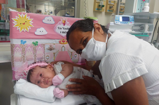 Bebê Lia e sua mãe, Vanderli (Imagem: Divulgação/MEAC) Imagem: Bebê Lia e sua mãe, Vanderli