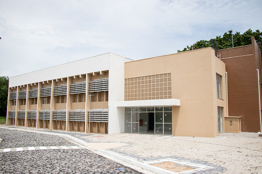 No Centro de Tecnologia, serão inaugurados os laboratórios de Ensaios Mecânicos (LEM), de Energias Renováveis (LER) e de Eficiência Energética em Força Motriz (LAMOTRIZ), além do bloco do Departamento de Engenharia de Produção (foto). O CT recebeu R$ 3,01 milhões em investimentos (Foto: Ribamar Neto / UFC Informa) Imagem: No Centro de Tecnologia, serão inaugurados os laboratórios de Ensaios Mecânicos (LEM), de Energias Renováveis (LER) e de Eficiência Energética em Força Motriz (LAMOTRIZ), além do bloco do Departamento de Engenharia de Produção (foto). O CT recebeu R$ 3,01 milhões em investimentos (Foto: Ribamar Neto / UFC Informa)