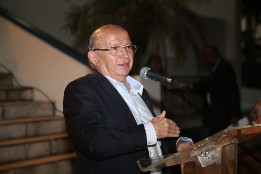 O Prof. Roberto Cláudio foi reitor da UFC por dois mandatos consecutivos, de 1995 a 2003 (Foto: Arlindo Barreto/UFC) Imagem: O Prof. Roberto Cláudio foi reitor da UFC por dois mandatos consecutivos, de 1995 a 2003 (Foto: Arlindo Barreto/UFC)