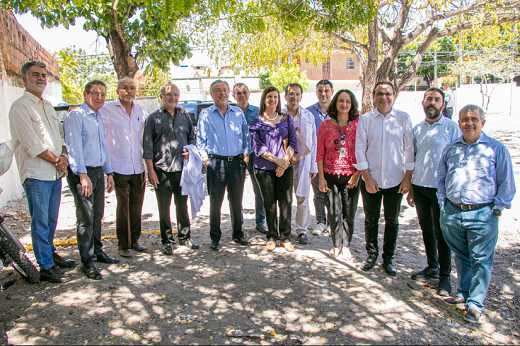 O reitor da UFC, Prof. Cândido Albuquerque, o vice-reitor, Prof. Glauco Lobo, pró-reitores e gestores e docentes da FAMED participaram da inauguração do estacionamento (Foto: Ribamar Neto/UFC) Imagem: O reitor da UFC, Prof. Cândido Albuquerque, o vice-reitor, Prof. Glauco Lobo, pró-reitores e gestores e docentes da FAMED participaram da inauguração do estacionamento (Foto: Ribamar Neto/UFC)