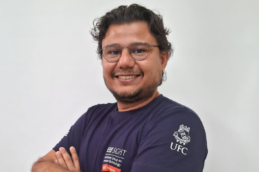 Com graduação, mestrado e doutorado em Engenharia Elétrica pela UFC, o Prof. Dalton de Araújo participa de pesquisas focadas em condicionadores de energia (Foto: Divulgação) Imagem: foto do Prof. Dalton Araújo