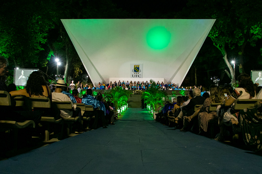 A Concha Acústica da reitoria também recebeu o nome de Antonio Martins Filho, em homenagem ao reitor fundador da UFC (Foto: Viktor Braga/UFC) Imagem: A Concha Acústica da reitoria também recebeu o nome de Antonio Martins Filho, em homenagem ao reitor fundador da UFC (Foto: Viktor Braga/UFC)
