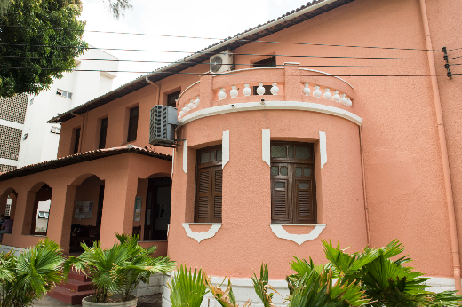 Seleção para o curso B2S1 é destinada a quem já tem algum domínio do idioma francês (Foto: Jr. Panela/UFC Informa) Imagem: prédio da Casa de Cultura Francesa