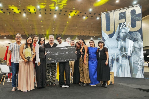 Anúncio da equipe vencedora do concurso foi feito no último sábado (27), no Centro de Eventos do Ceará (Foto: Divulgação DFB/Rogério Lima/Eduardo Maranhão) Imagem: Equipe vencedora recebe prêmio do concurso