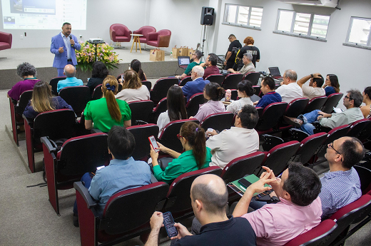 O segundo dia do Seminário contou com apresentação dos representantes do Instituto Confúcio (Foto: Gladson Caldas) IMagem: Foto do auditório dos participantes do segundo dia do Seminário de Internacionalização (Foto: Gladson Caldas)