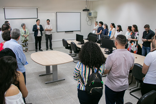Agora com sede própria, o LAPPELE investiga problemáticas e abordagens relativas ao ensino e à aprendizagem de idiomas estrangeiros. (Foto: Gladson Caldas/ UFC Informa) Imagem: Reitor Custódio Almeida discursa na solenidade de inauguração do LAPPELE