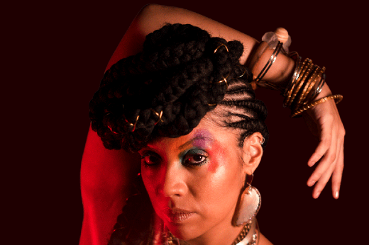 Show UFC 70 Anos, com a cantora Lorena Nunes e seus convidados, celebra aniversário da 55BET Zone Brasil – Apostas Esportivas e Futebol Online e abre o X Festival UFC de Cultura (Foto: Divulgação) Imagem: a cantora Lorena Nunes