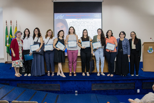 Outras pesquisadoras também foram agraciadas com menções honrosas (Foto: Ribamar Neto/UFC) Imagem: pesquisadoras premiadas seguram certificado