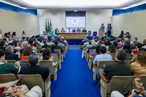 O Auditório da Reitoria ficou lotado para o lançamento da Agência (Foto: Ribamar Neto/UFC) Imagem: O Auditório da Reitoria ficou lotado para o lançamento da Agência (Foto: Ribamar Neto/UFC)