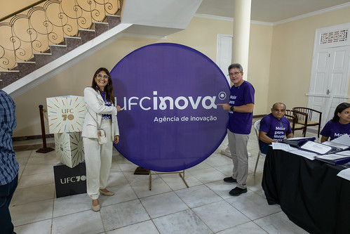 No Salão Nobre da Reitoria, houve momento de integração entre integrantes da Agência, inventores e interessados nos temas de inovação e empreendedorismo (Foto: Ribamar Neto/UFC) Imagem: No Salão Nobre da Reitoria, houve momento de integração entre integrantes da Agência, inventores e interessados nos temas de inovação e empreendedorismo (Foto: Ribamar Neto/UFC)