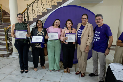 Mais de 300 pesquisadores, autores de patentes, receberam certificados da Agência de Inovação por suas conquistas (Foto: Ribamar Neto/UFC) Imagem: Mais de 300 pesquisadores, autores de patentes, receberam certificados da Agência de Inovação por suas conquistas (Foto: Ribamar Neto/UFC)
