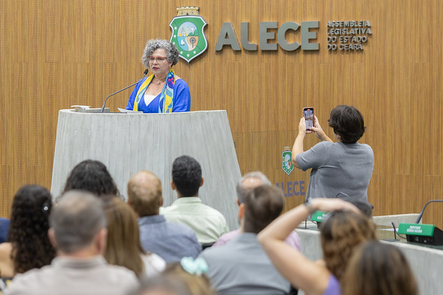 Imagem: A vice-reitora da UFC, Diana Azevedo, participou da solenidade (Foto: Guilherme Silva/UFC)