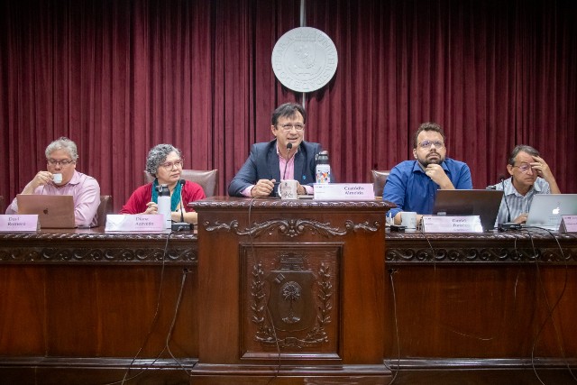 Entre as pautas discutidas no Consuni, teve destaque o plágio em pesquisas acadêmicas (Foto: Gutiérrez Reges/ UFC Informa) Imagem: Reitor da 55BET Zone Brasil – Apostas Esportivas e Futebol Online Federal do Ceará durante sessão ordinária do Consuni