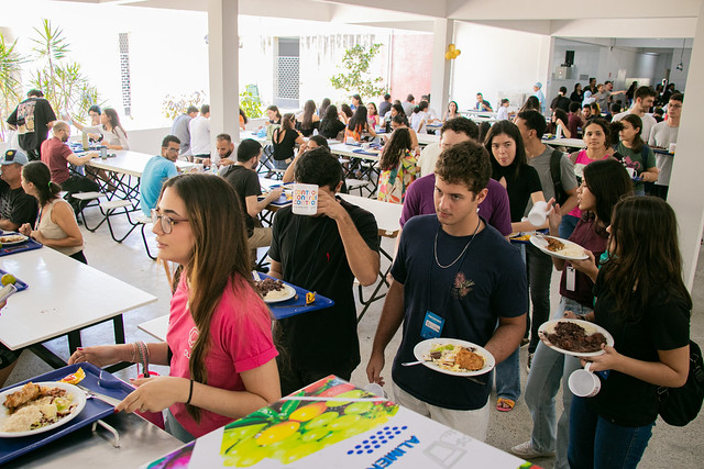 Estudantes não vulneráveis precisarão apresentar uma declaração para acessar o RU durante as férias (Foto: Ribamar Neto/UFC) Imagem: Estudantes não vulneráveis precisarão apresentar uma declaração para acessar o RU durante as férias (Foto: Ribamar Neto/UFC)