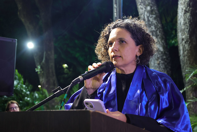 A professora Clarissa Freitas, do IAUD, representou os docentes na cerimônia (Foto: Viktor Braga/UFC) Imagem: A professora Clarissa Freitas, do IAUD, representou os docentes na cerimônia (Foto: Viktor Braga/UFC)