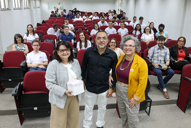 A pró-reitora de Pesquisa e Pós-Graduação, professora Regina Célia Monteiro de Paula, o coordenador do PPGEQ, professor Ivanildo José da Silva Junior, e a vice-reitora, professora Diana Azevedo, na abertura do I Colóquio Acadêmico do Programa de Pós-Graduação em Engenharia Química (Foto: Viktor Braga) ft 251216 coloquioppgeq1 gr